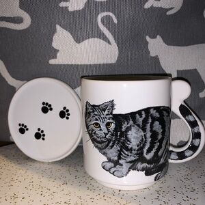 Tabby Cat Coffee Tea Cup w/ Tail Handle & Pawprints on Lid Ceramic Japan Vintage